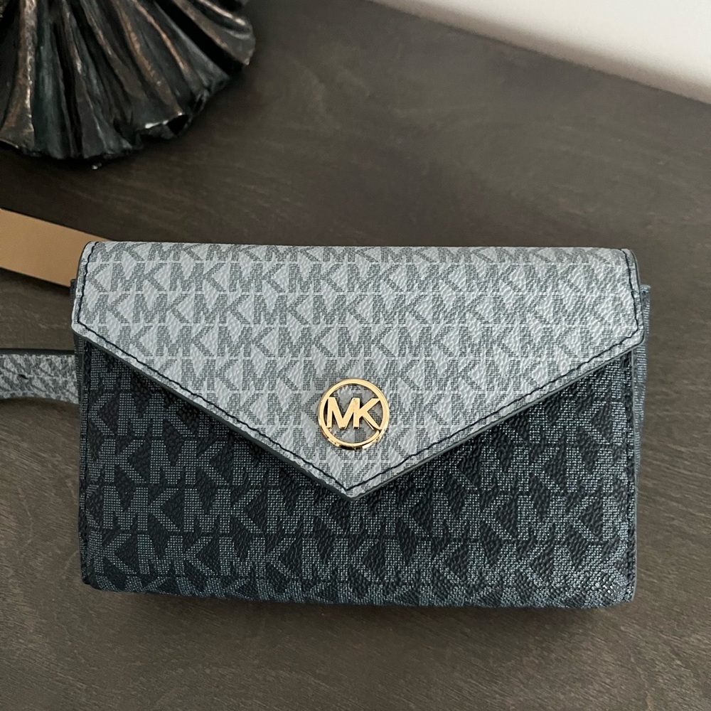 Micheal kors belt bag - Picture 2 of 5